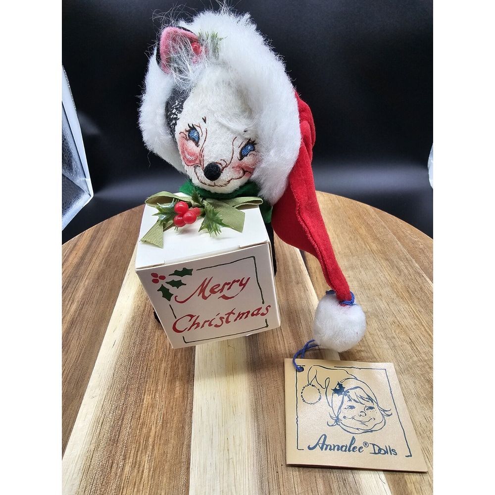 Annalee Mobilitee Chrstmas Doll Ornament Santa Skunk with Present